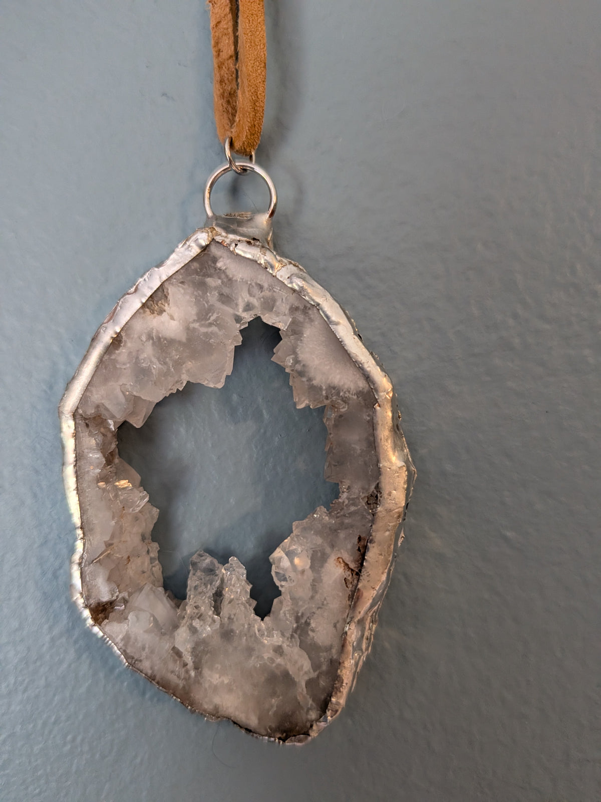 Necklace No. 010: front close-up of the white geode, natural stone detail and handmade silver-tone edging.