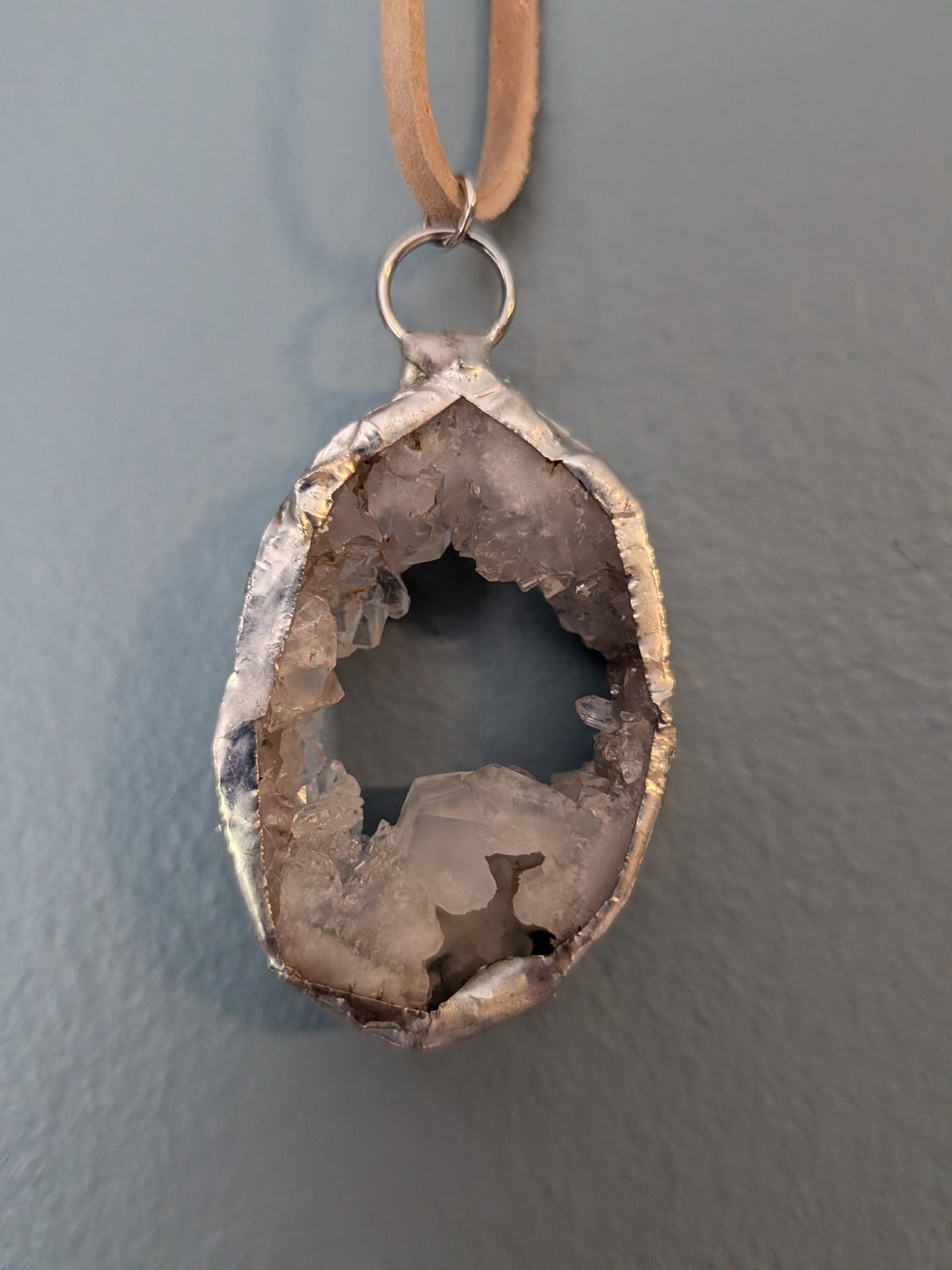 Necklace No. 015: front close-up of the white geode, natural stone detail and handmade silver-tone edging.