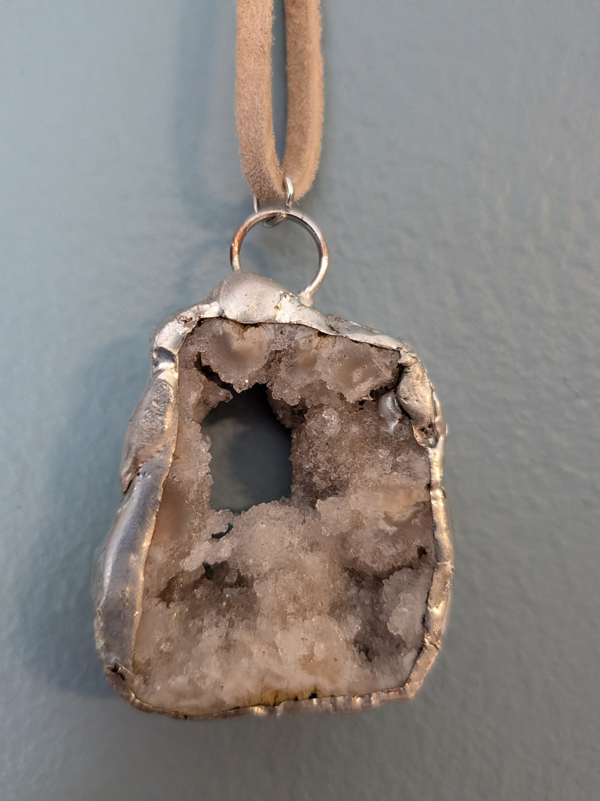 Necklace No. 018: front close-up of the white geode, natural stone detail and handmade silver-tone edging.