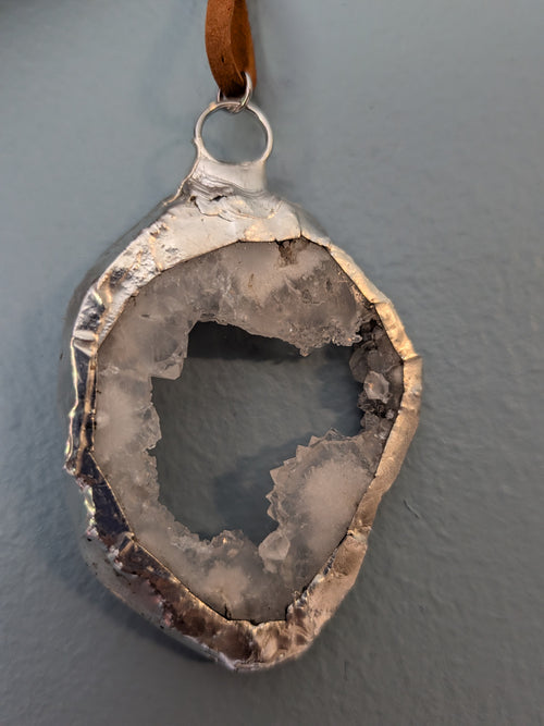Necklace No. 003: front close-up of the white geode, natural stone detail and handmade silver-tone edging.